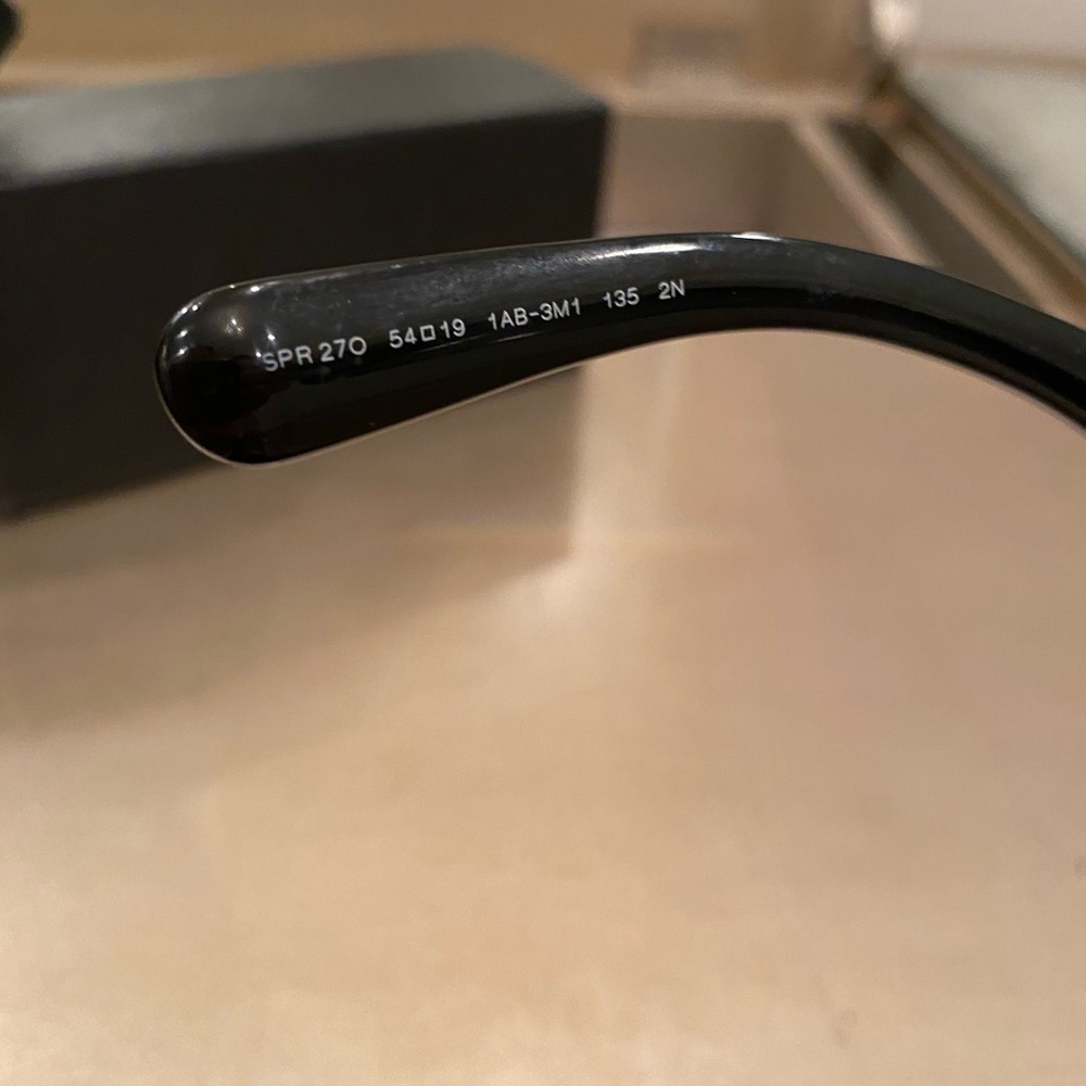 Prada like new sunglasses in excellent condition - Picture 6 of 7